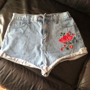 Misguided Shorts with embroidered Flowers